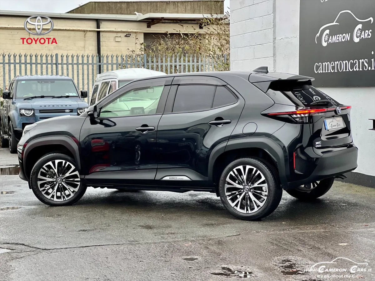 TOYOTA YARIS CROSS PIANO BLACK AUTOMATIC - Image 4