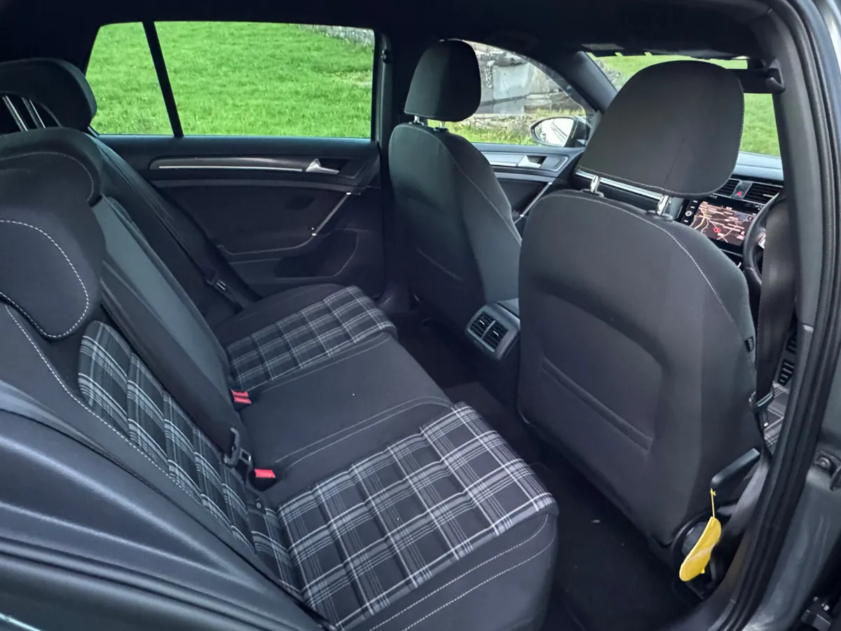 Volkswagen Golf 2018 GTD - Image 4