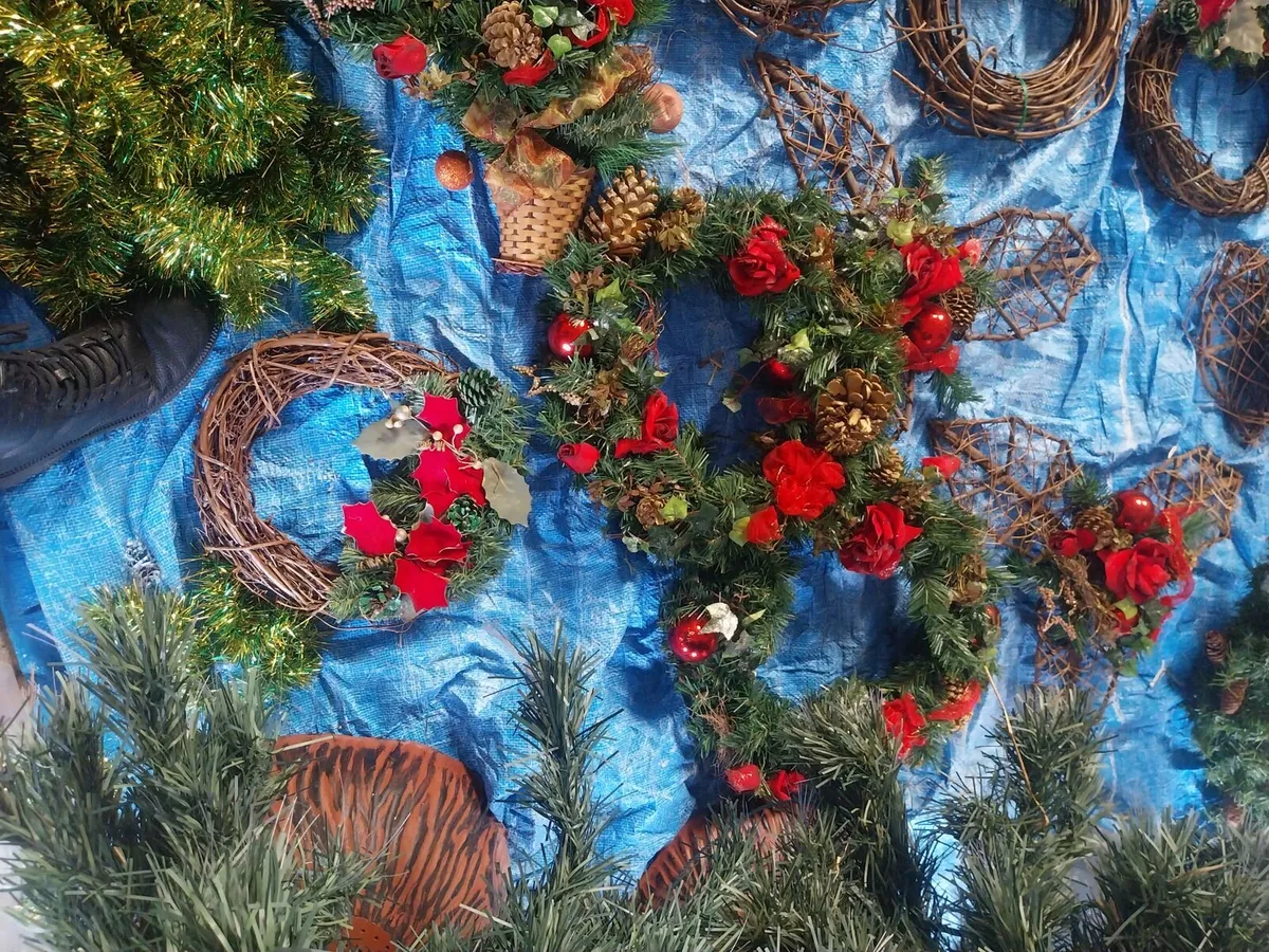 Christmas decorations and trees - Image 4