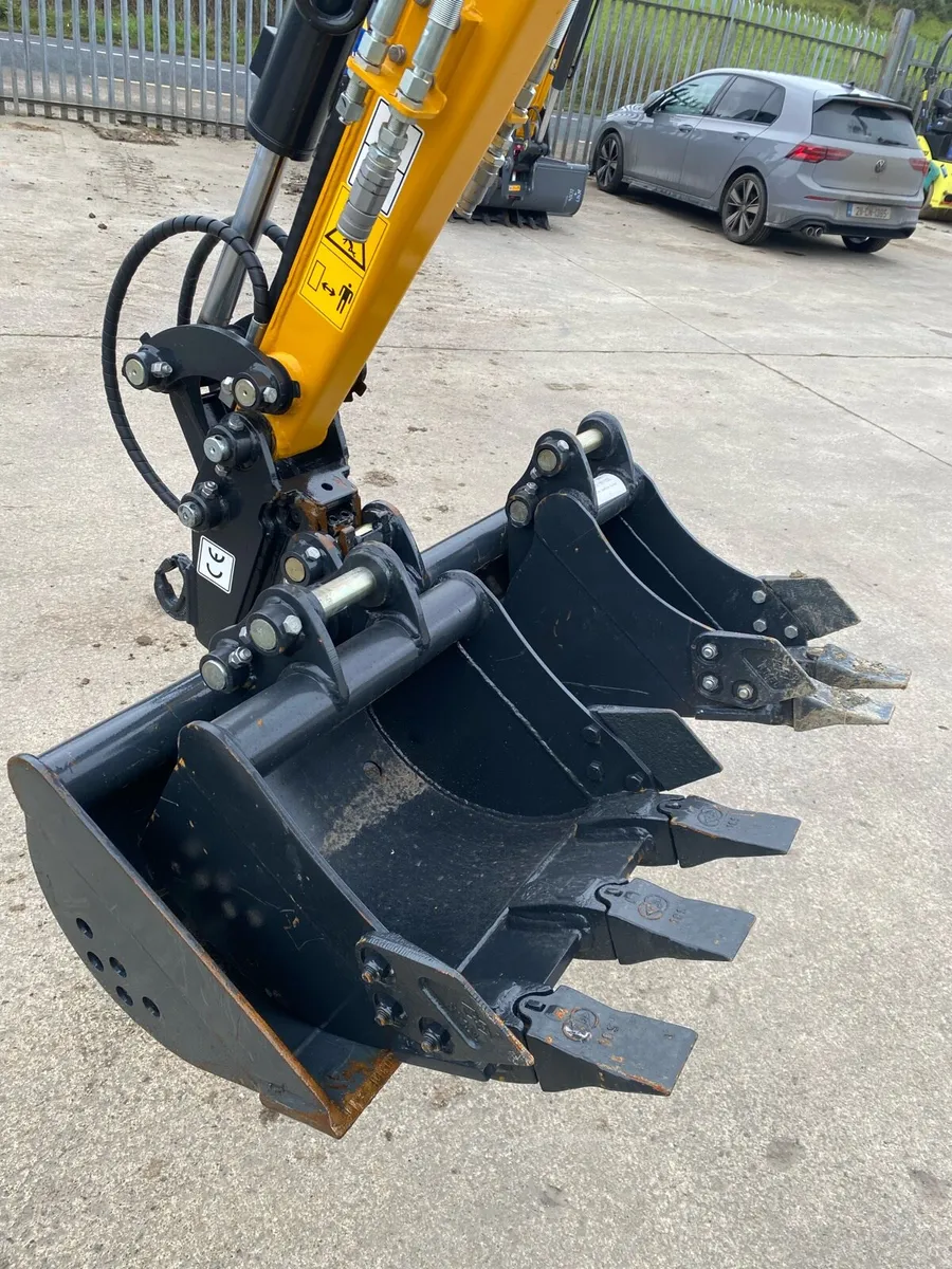 2 ton excavator - Image 4