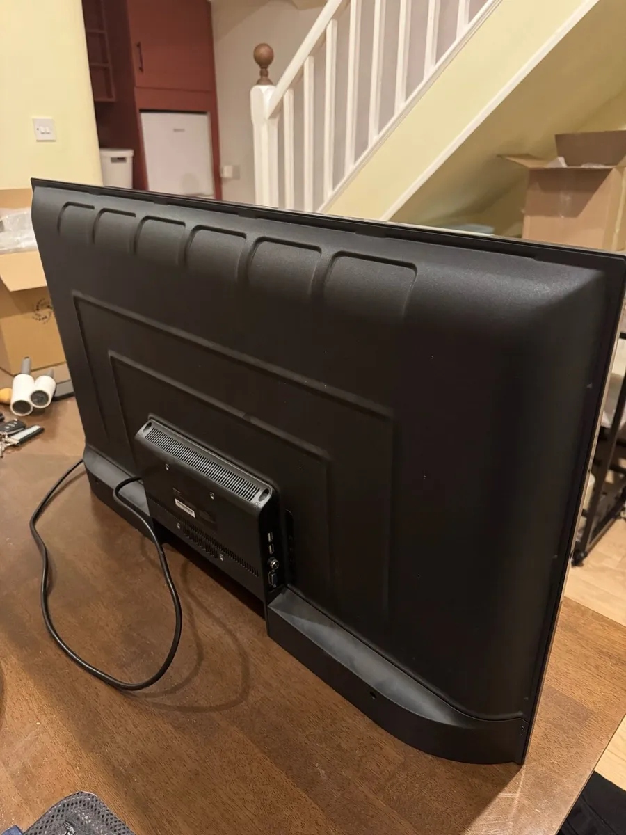 SHARP TV 40” - mint condition - Image 2