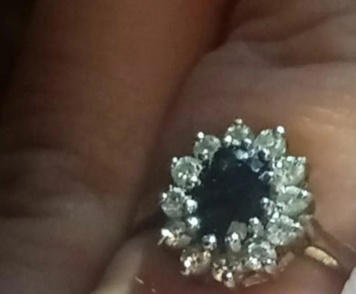 Beautiful Vintage 9ct Yellow Gold Genuine Sapphire - Image 2