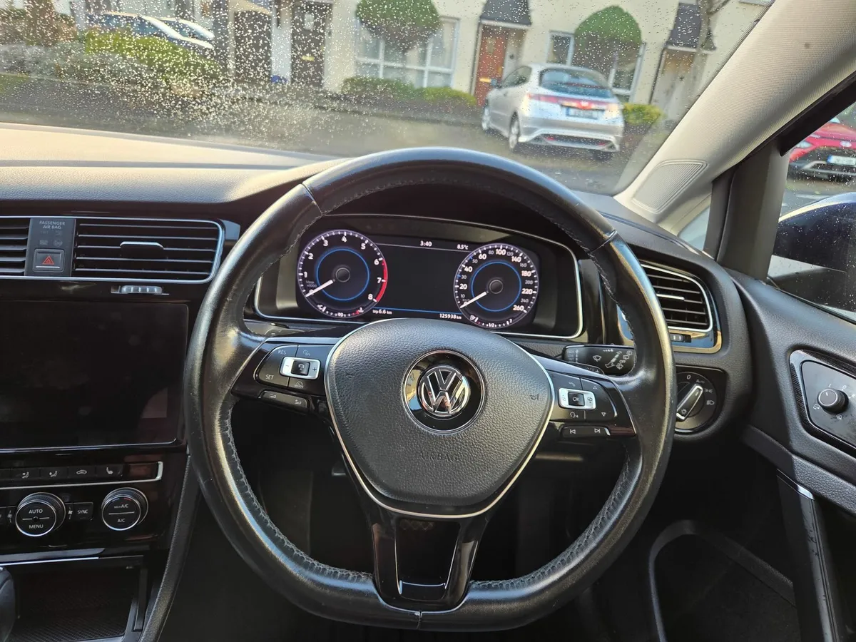 Volkswagen Golf Highline Automatic 2017 - Image 2