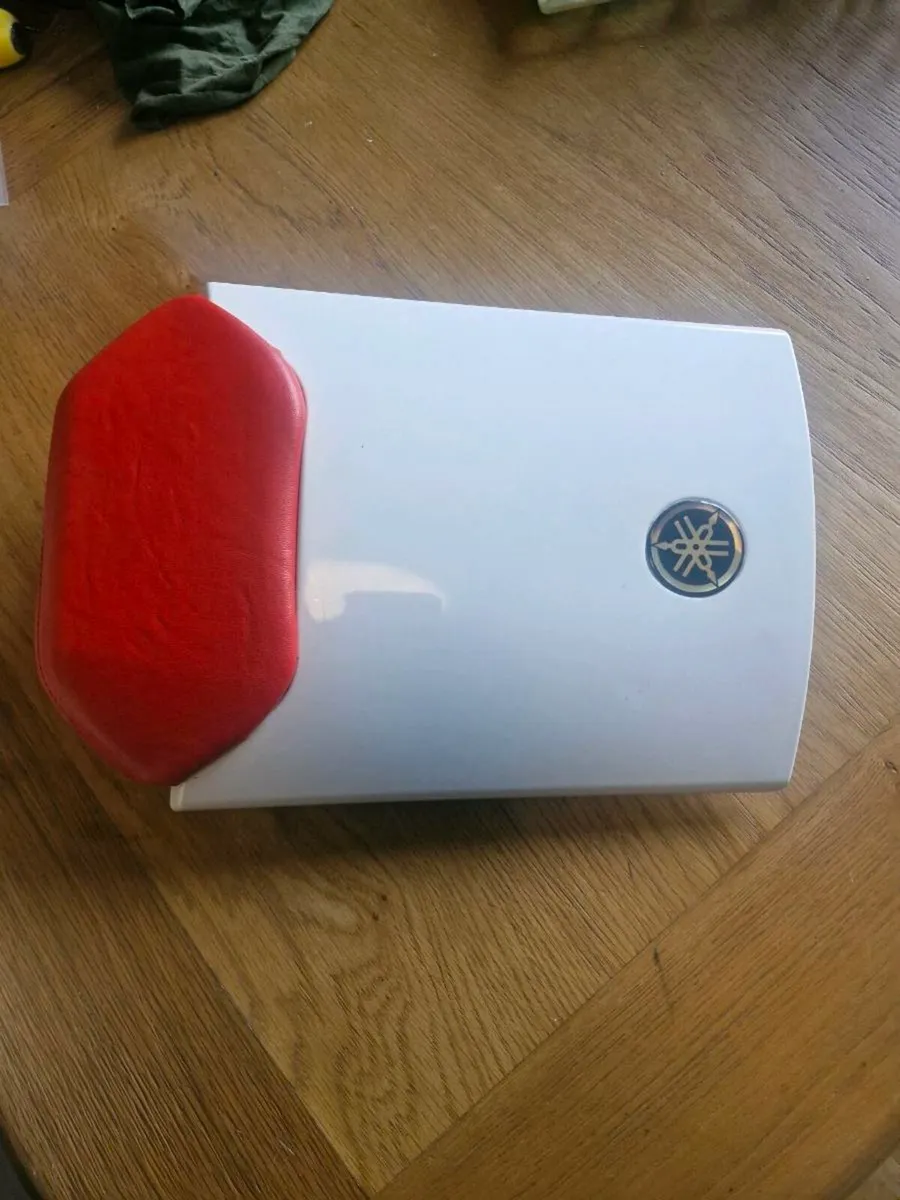 R1 seat unit - Image 1