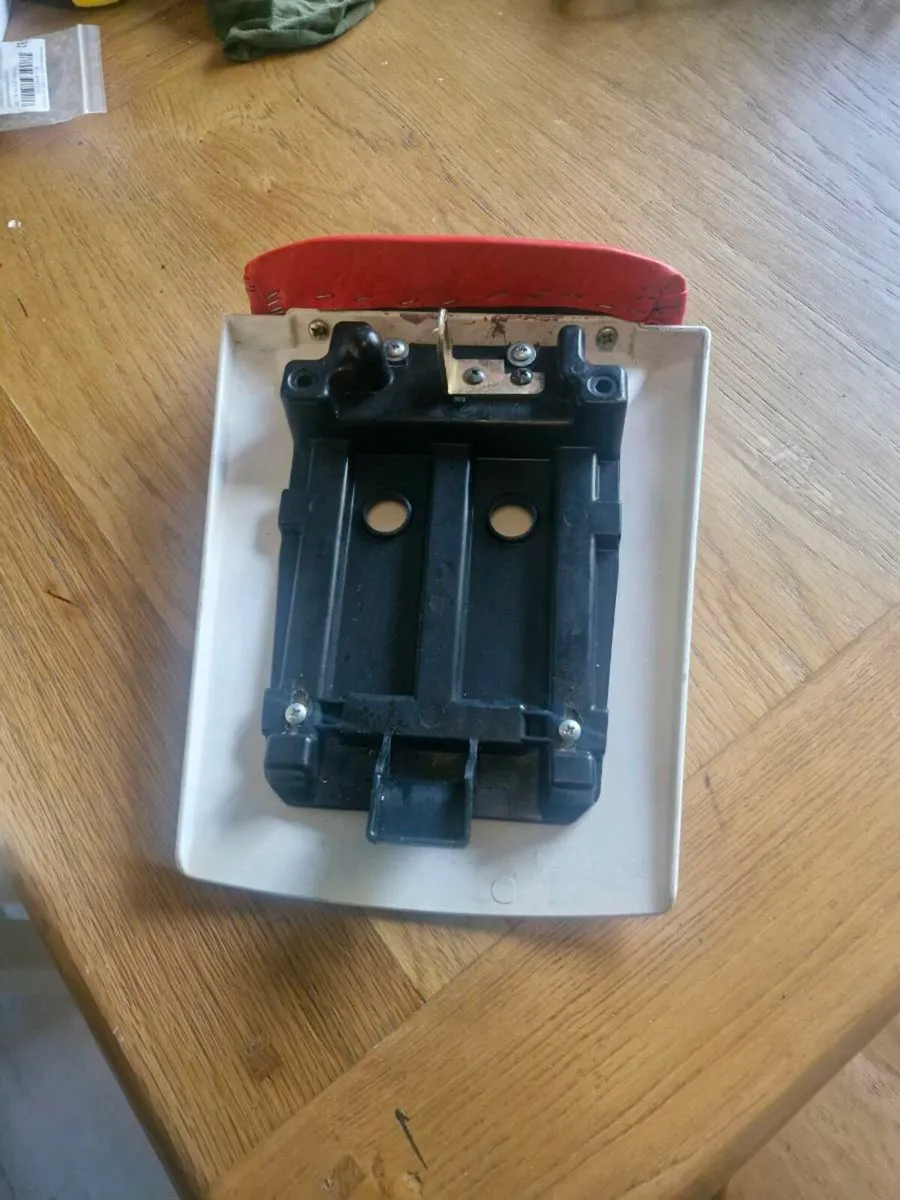 R1 seat unit - Image 3