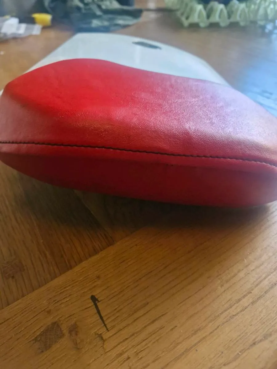 R1 seat unit - Image 4