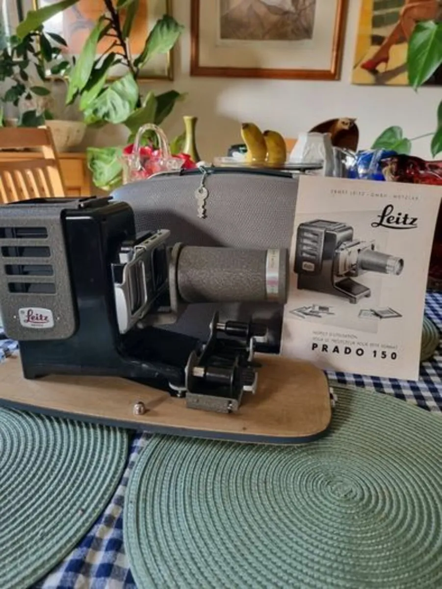 Vintage German Leitz projector - Leica - Image 1