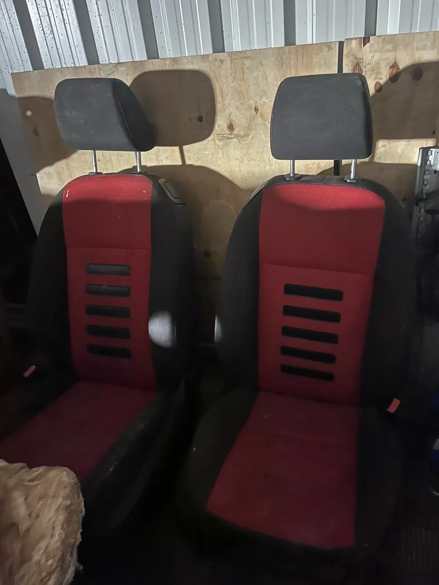 Clearance (seats, camper table, bed) - Image 3