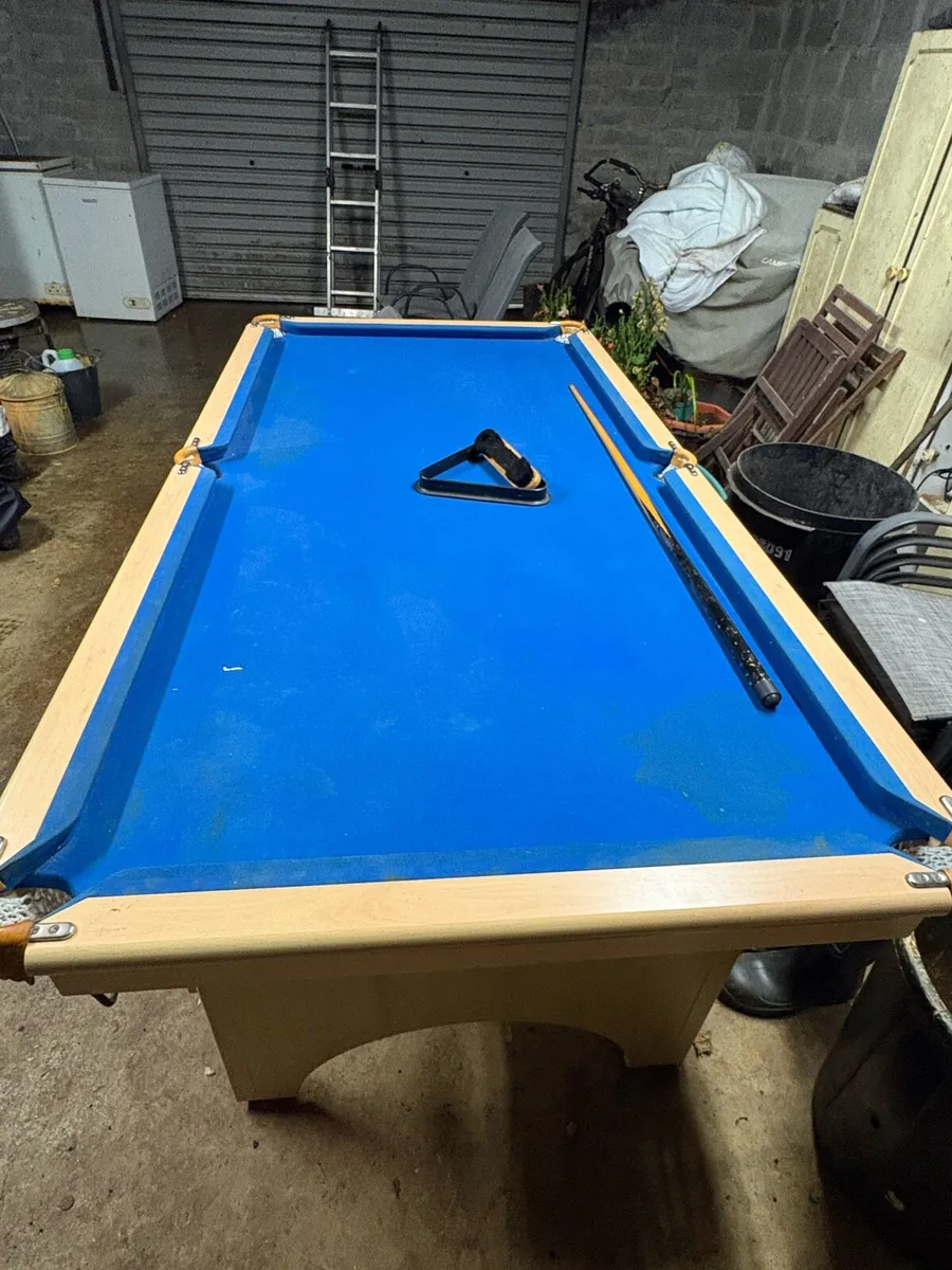 Pool table - Image 1