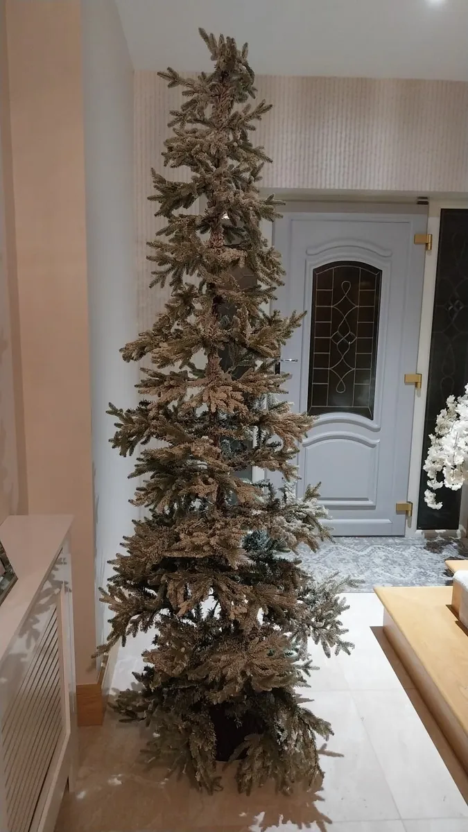 Snowy christmas tree 7ft