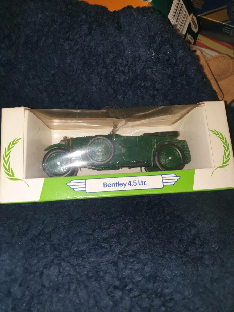 MOBIL DIE.CAST MODEL BENTLEY