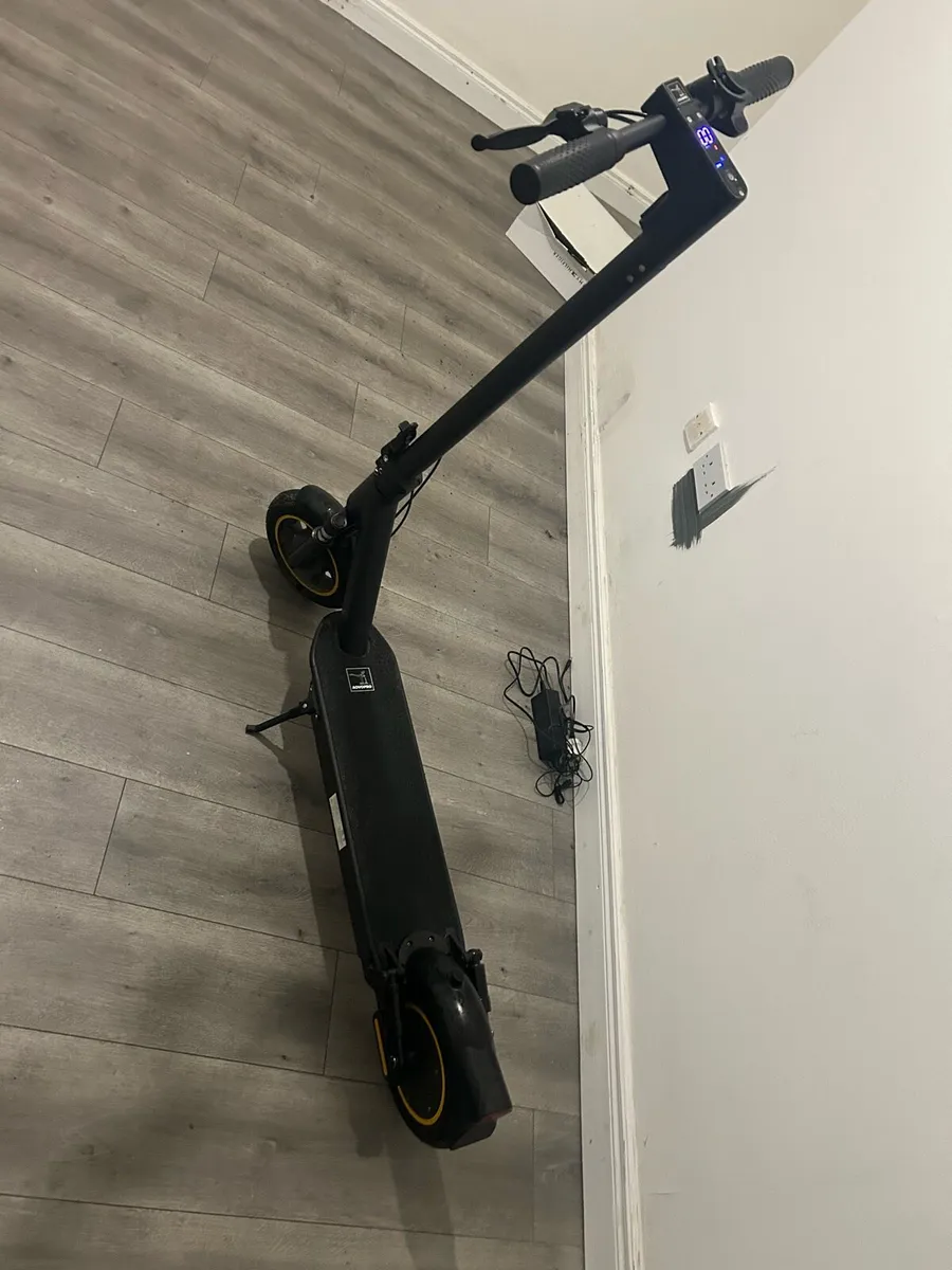 Aovopro esmax electric scooter - Image 3
