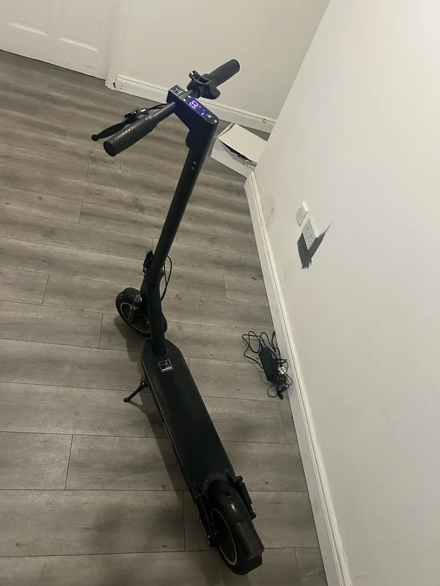 Aovopro esmax electric scooter - Image 4