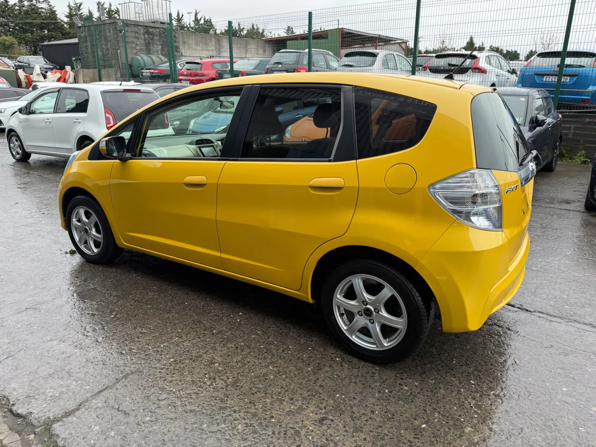 2012 Honda Fit Hybrid Automatic - Image 4
