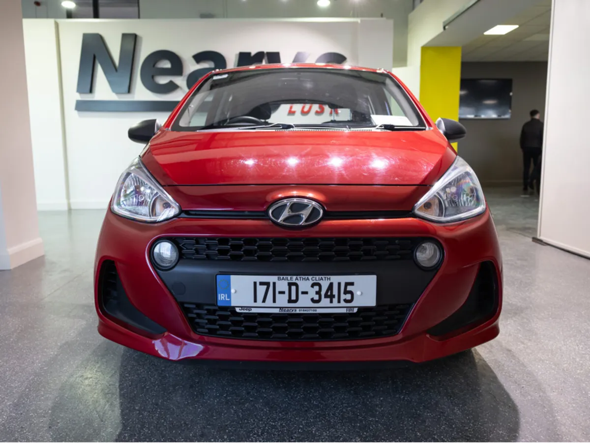 Hyundai i10 CLASSIC 4DR - Image 2