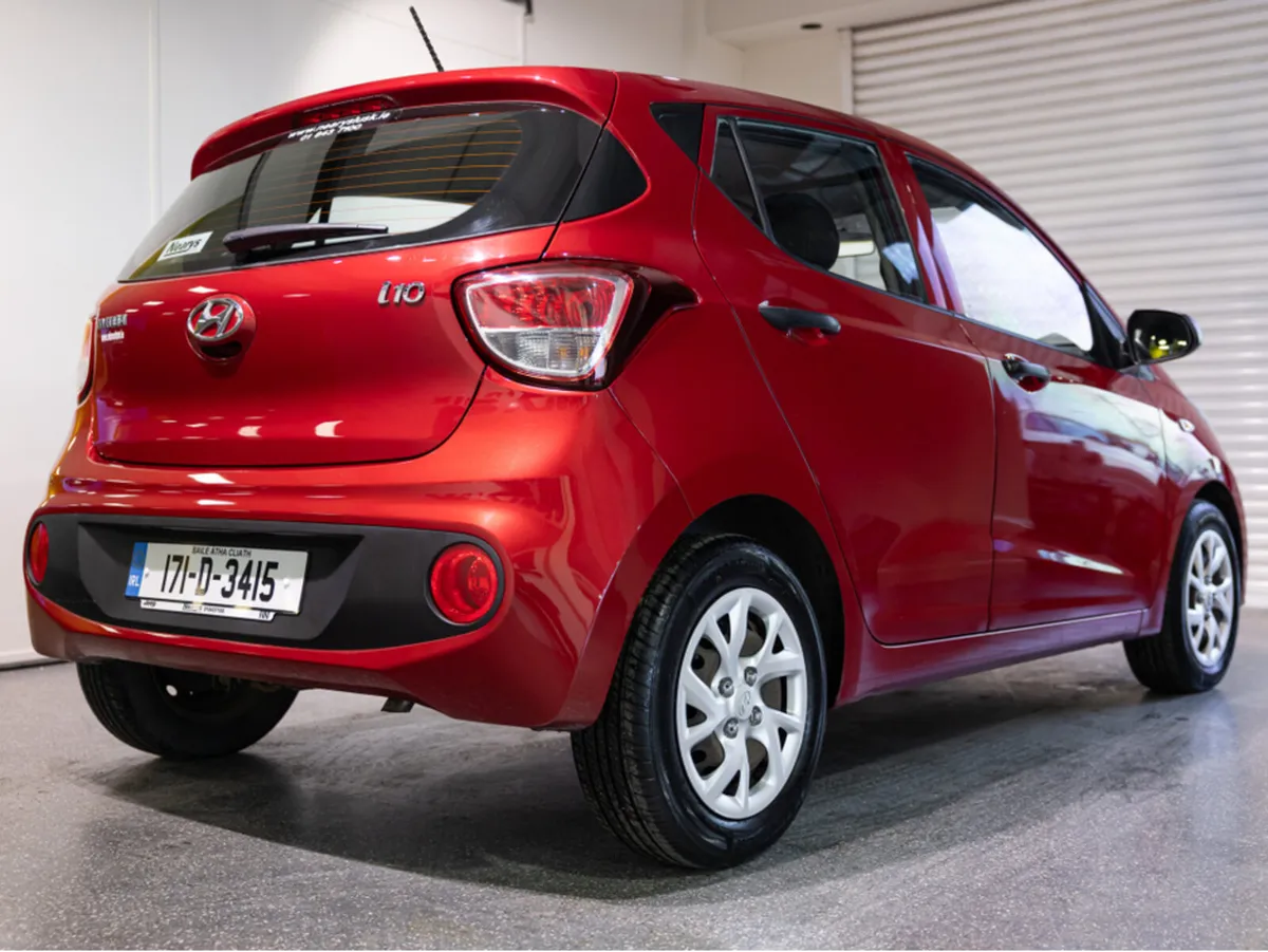 Hyundai i10 CLASSIC 4DR - Image 4