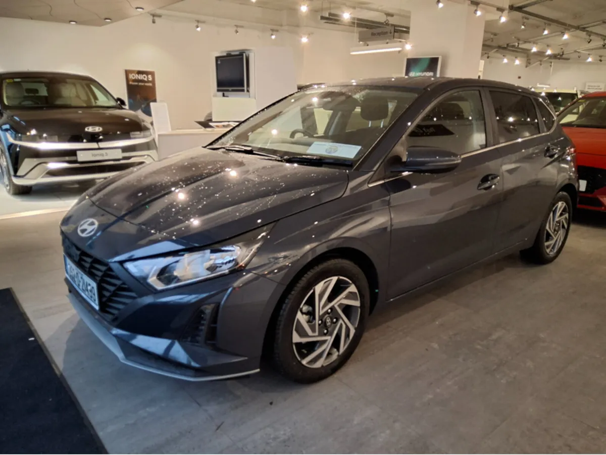 Hyundai i20 DELUXE PLUS - Showroom Demo - Only 200 - Image 4