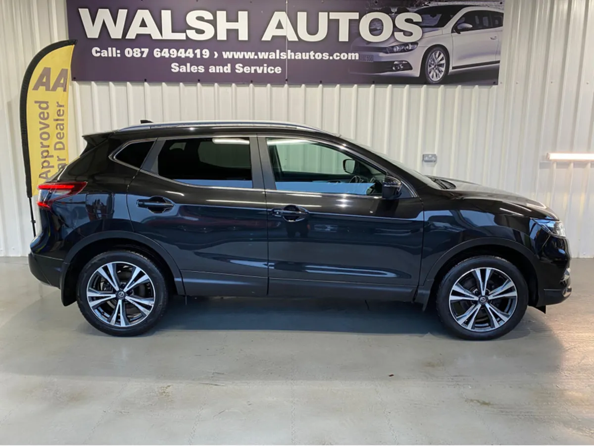 Nissan Qashqai 1.5 DSL SV PREMIUM SS 18 4DR - Image 2
