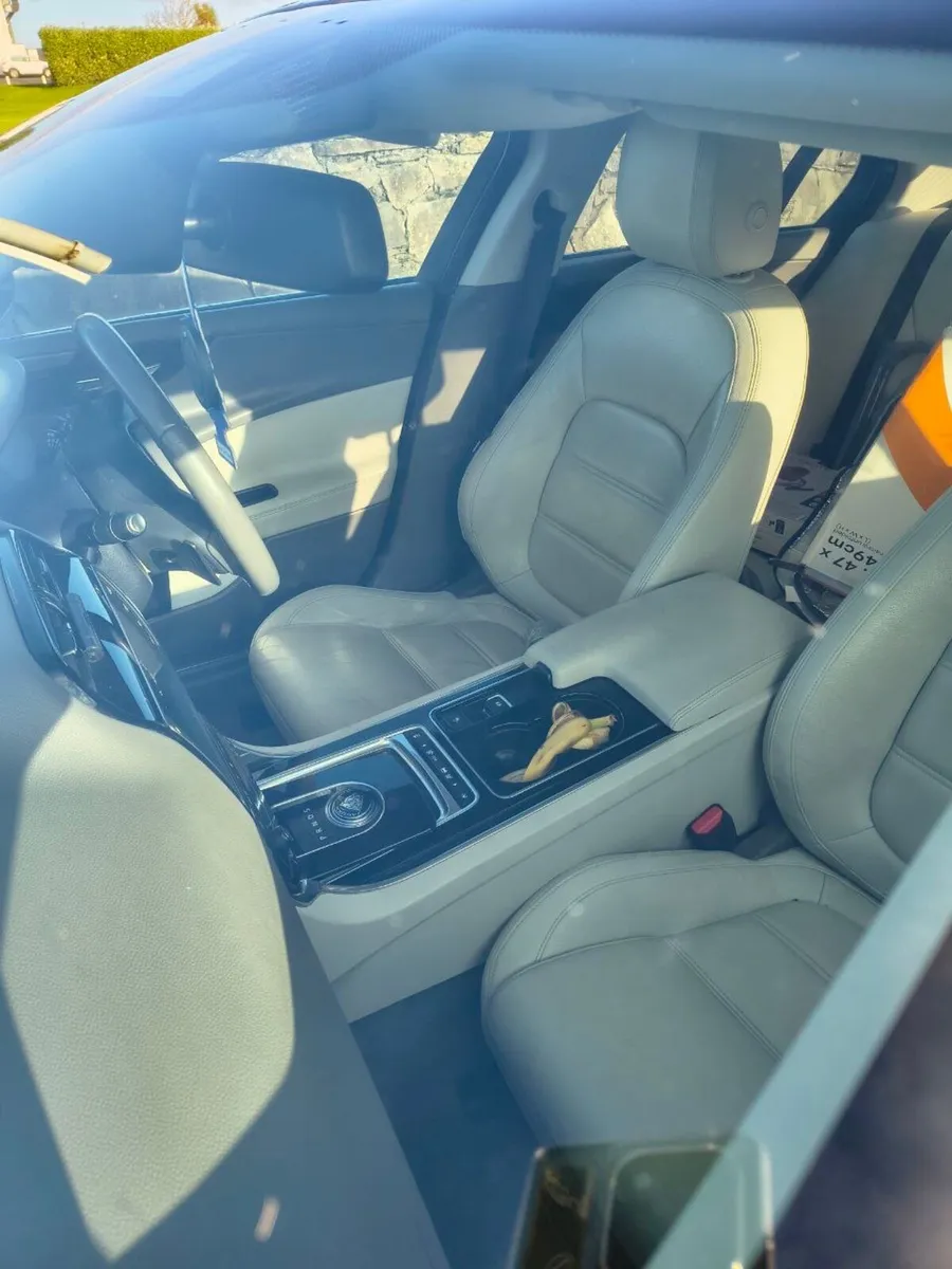 Jaguar XE 2016 - Image 3