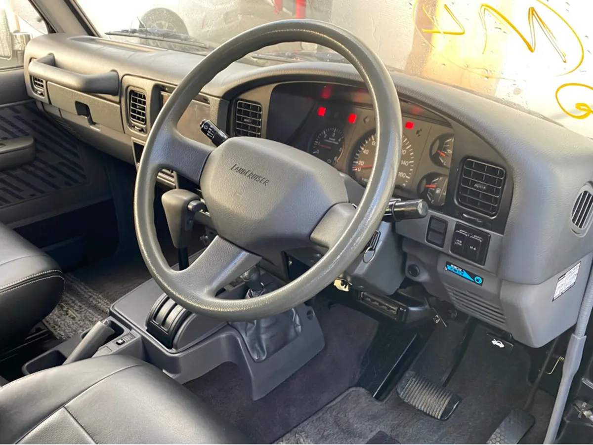 Toyota Land Cruiser LANDCRUISER PRADO SX 3.0 TURBO - Image 2