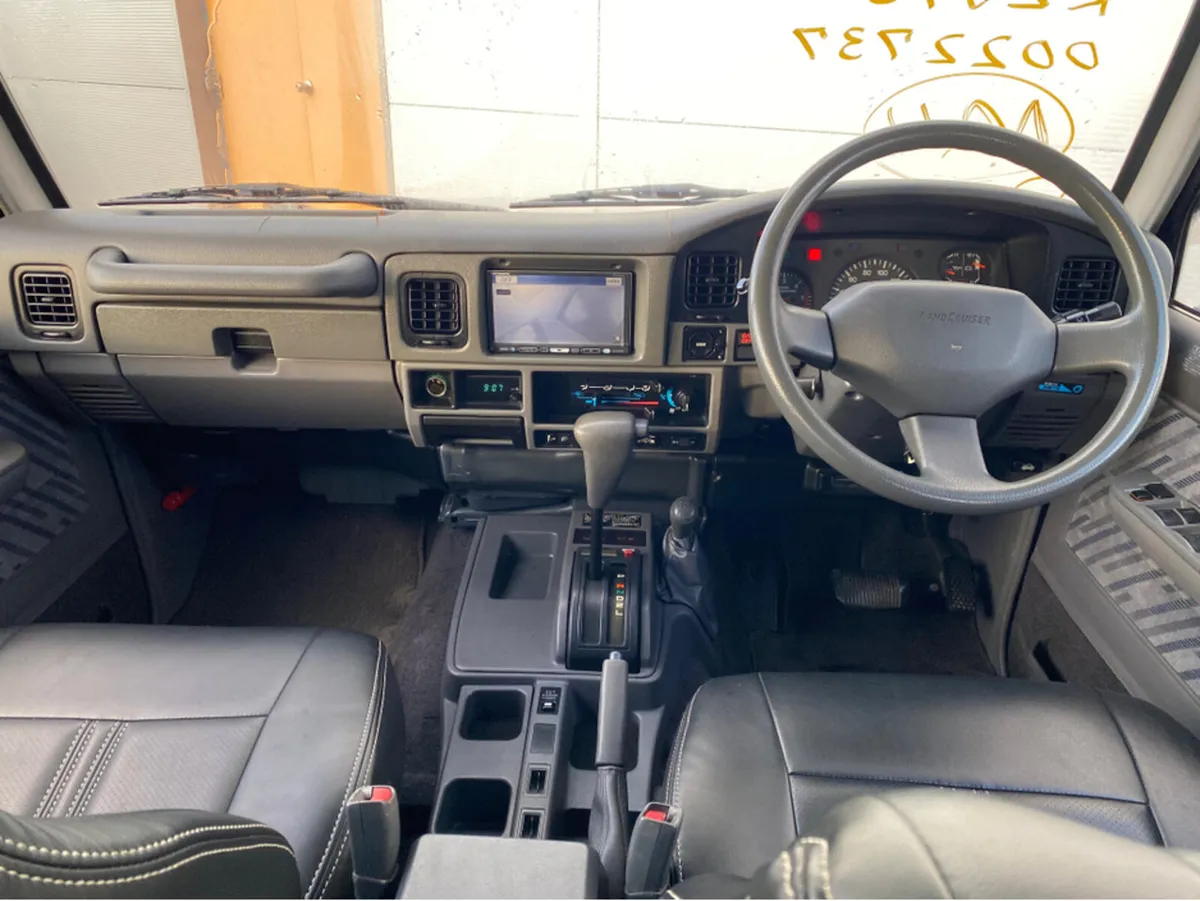 Toyota Land Cruiser LANDCRUISER PRADO SX 3.0 TURBO - Image 3