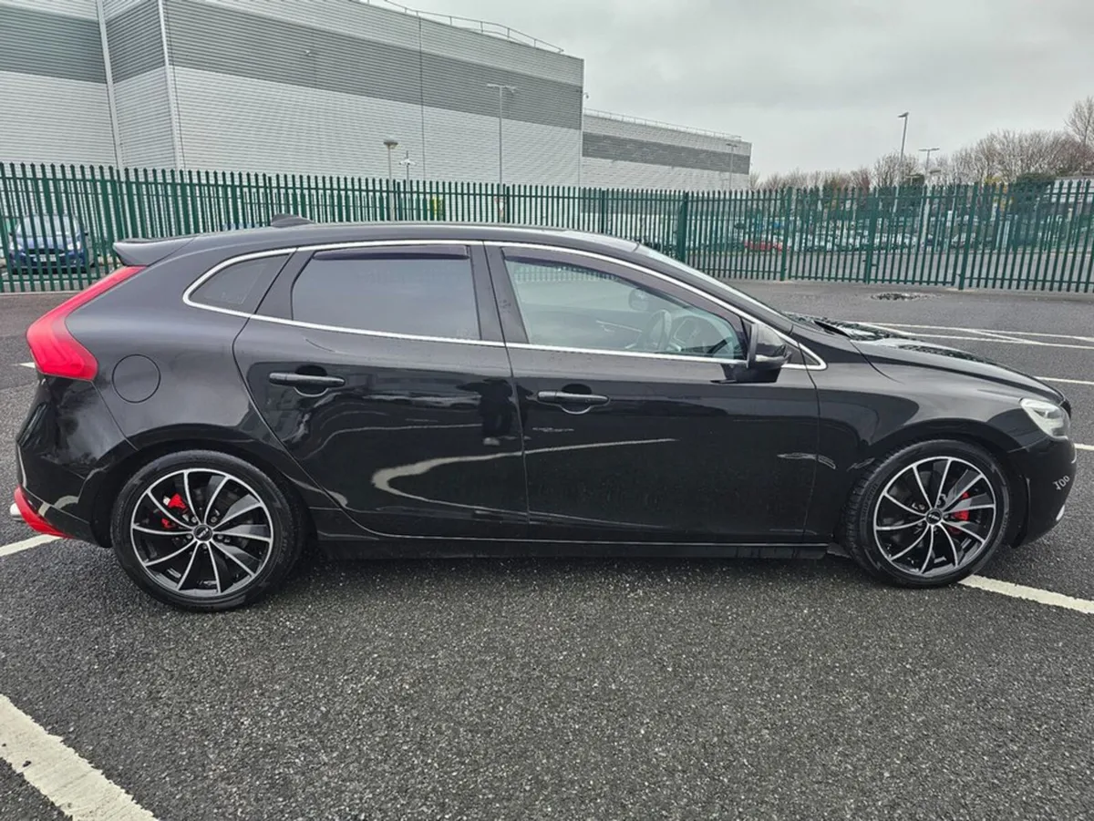 Volvo V40 2.0 D4, 190 BHP, INSCRIPTION MODEL, GOOD - Image 4