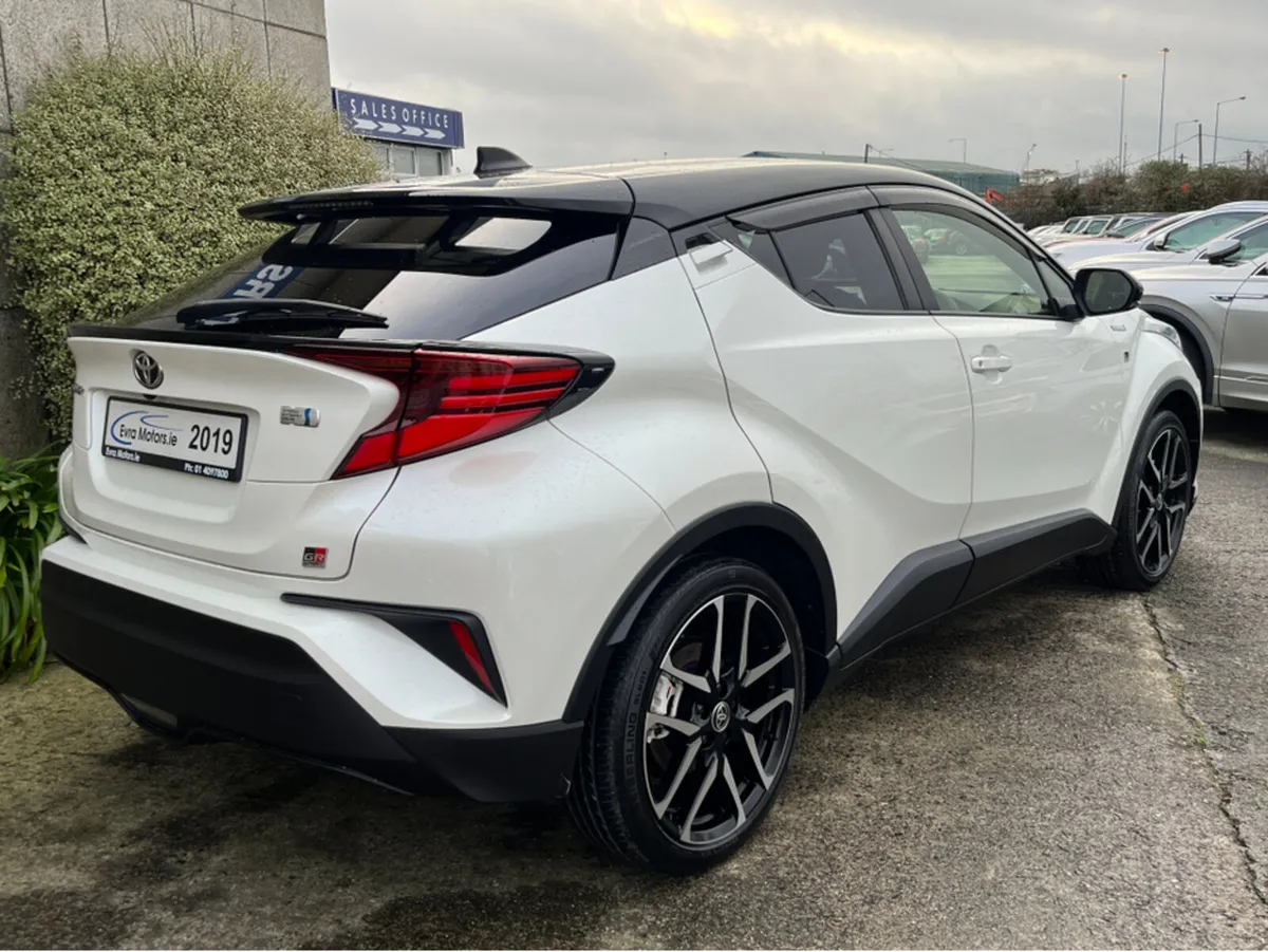 Toyota C-HR GR HYBRID AUTOMATIC 1.8 PETROL //HIGH - Image 4