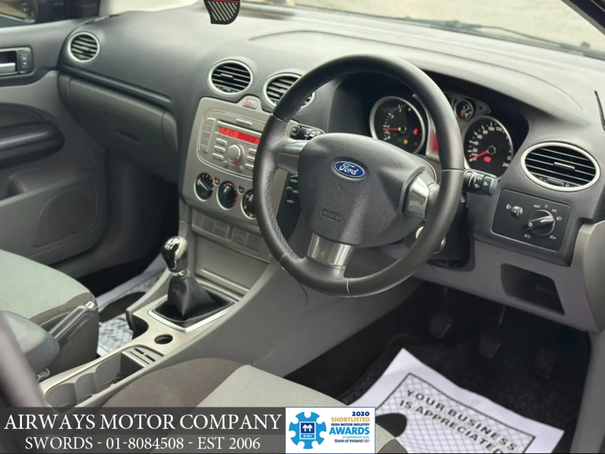 Ford Focus ZETEC 1.6 3DR - FULL SERVICE REC / T. B - Image 4
