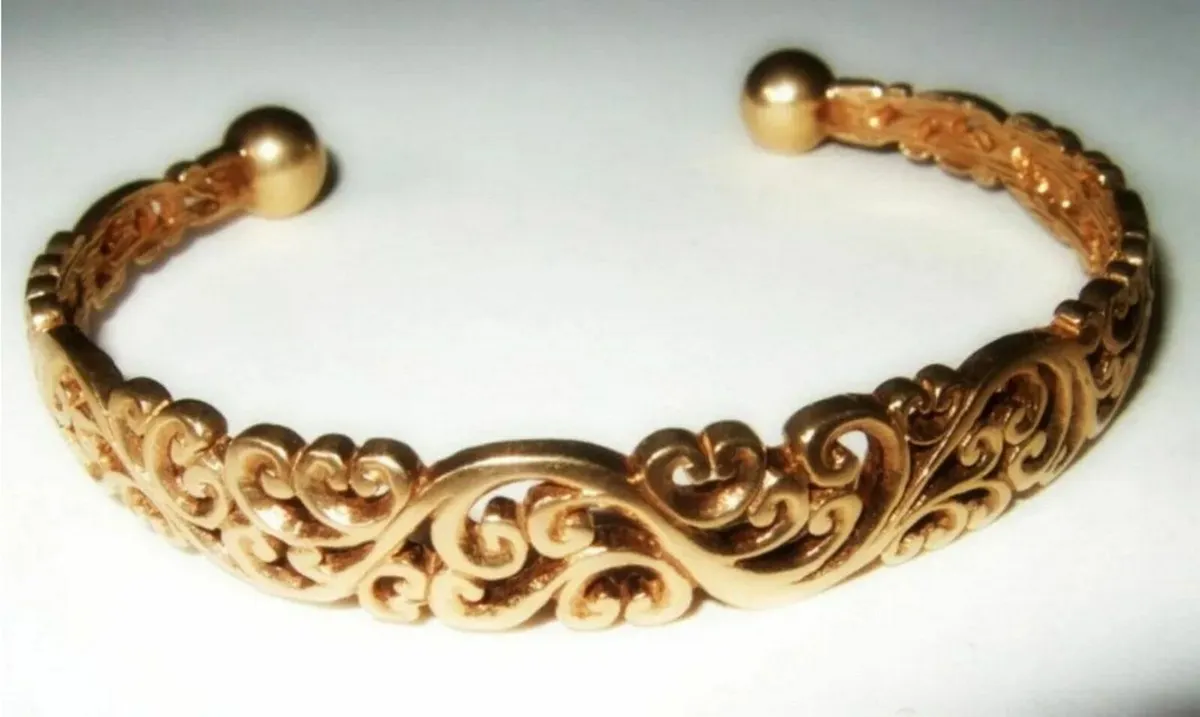 Vintage 9ct Openwork Filigree Bangle - Image 4