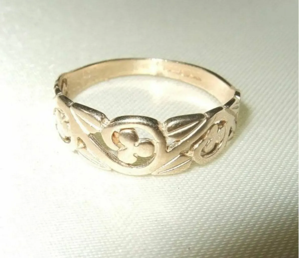 Vintage Hallmarked 9k Gold 'Clover' Wedding Band - Image 3