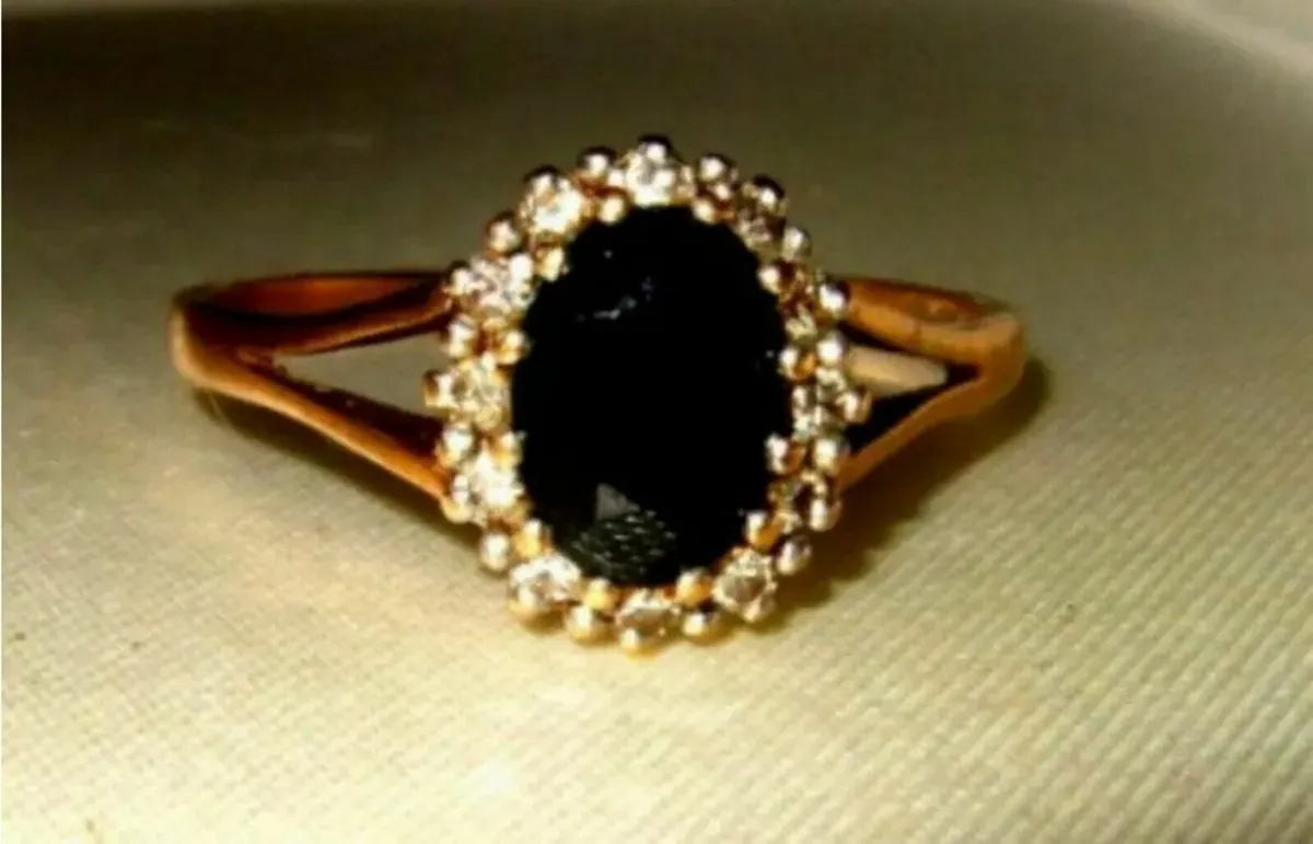 Vintage 9ct Gold Sapphire and Diamond Ring - Image 1