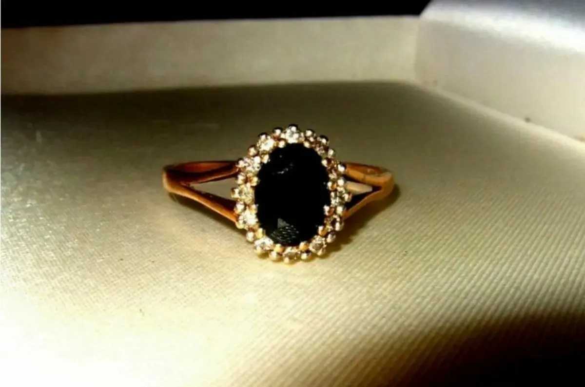 Vintage 9ct Gold Sapphire and Diamond Ring - Image 4