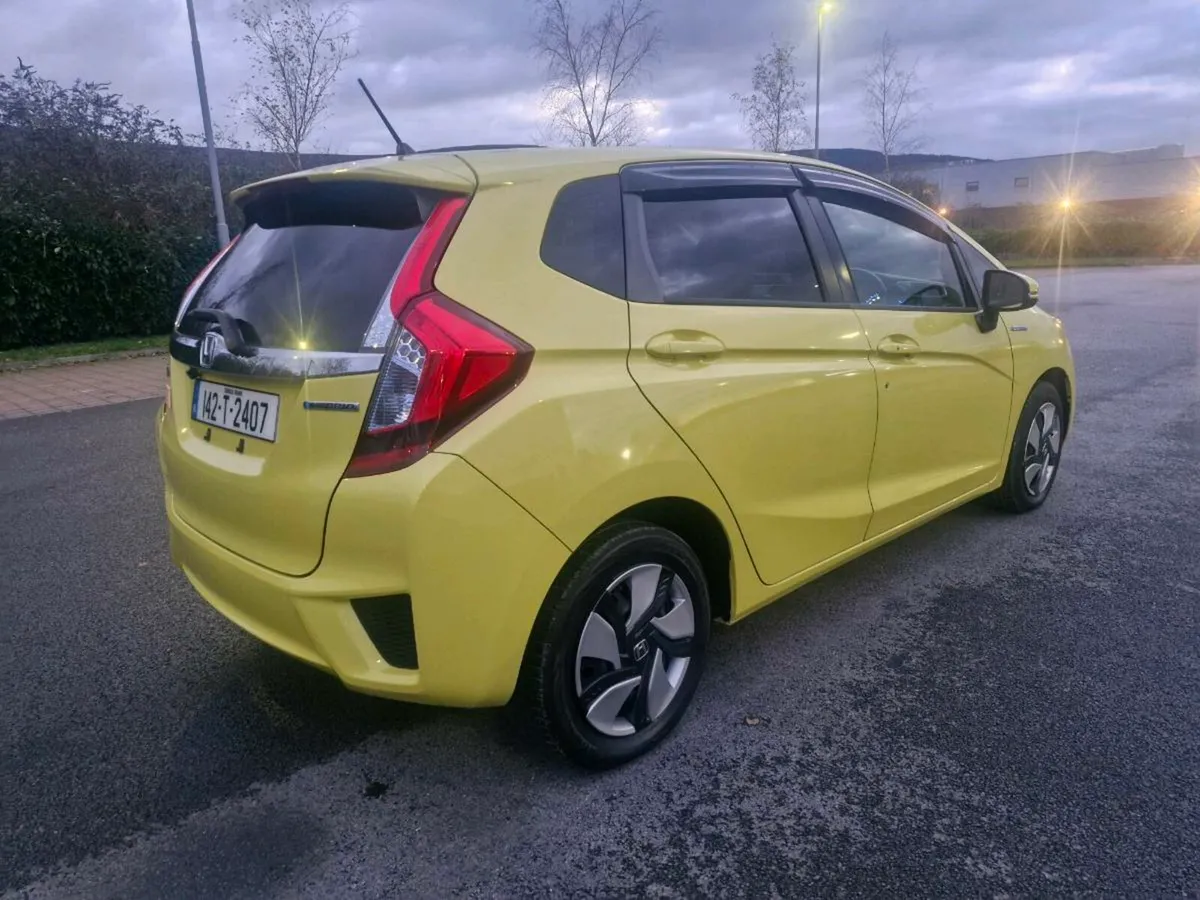 2014 Honda Fit Hybrid Automatic Low mileage - Image 4