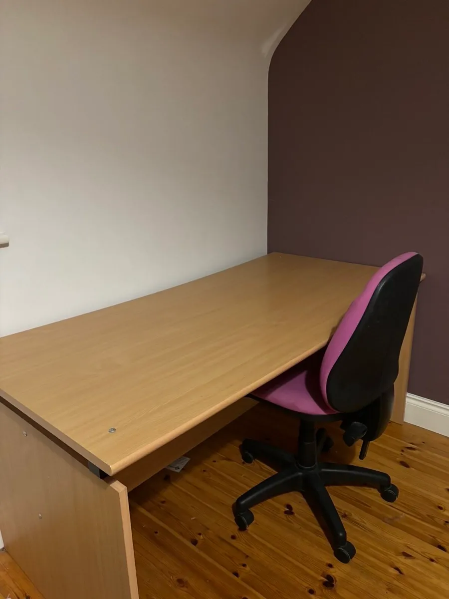 Study desk - Image 1