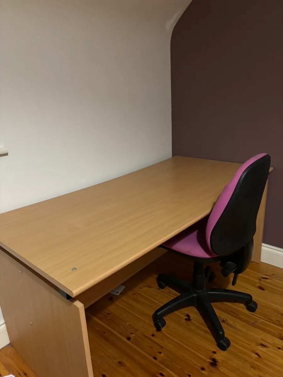 Study desk - Image 2