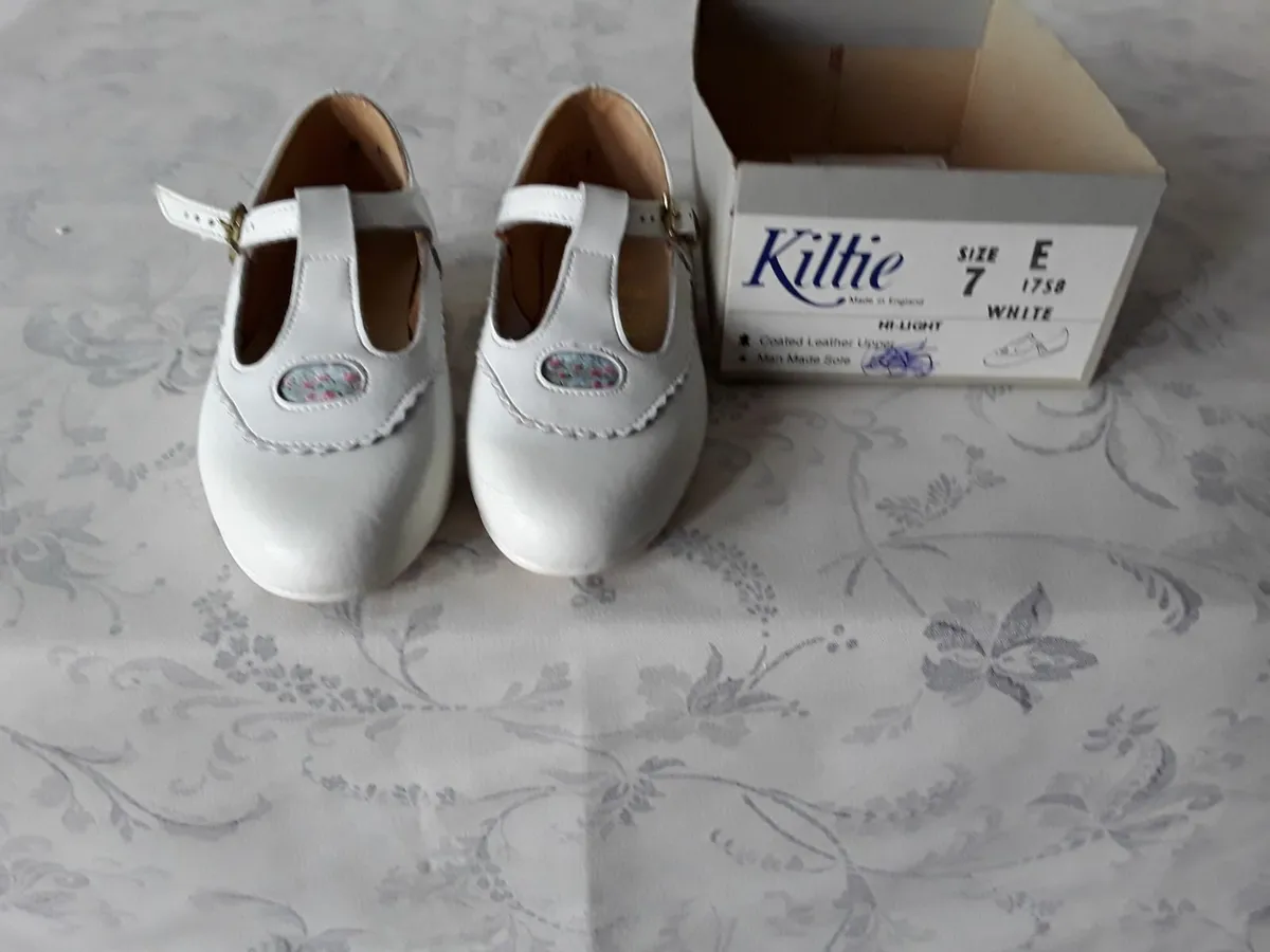 Brand new white leather child shoes - Image 1