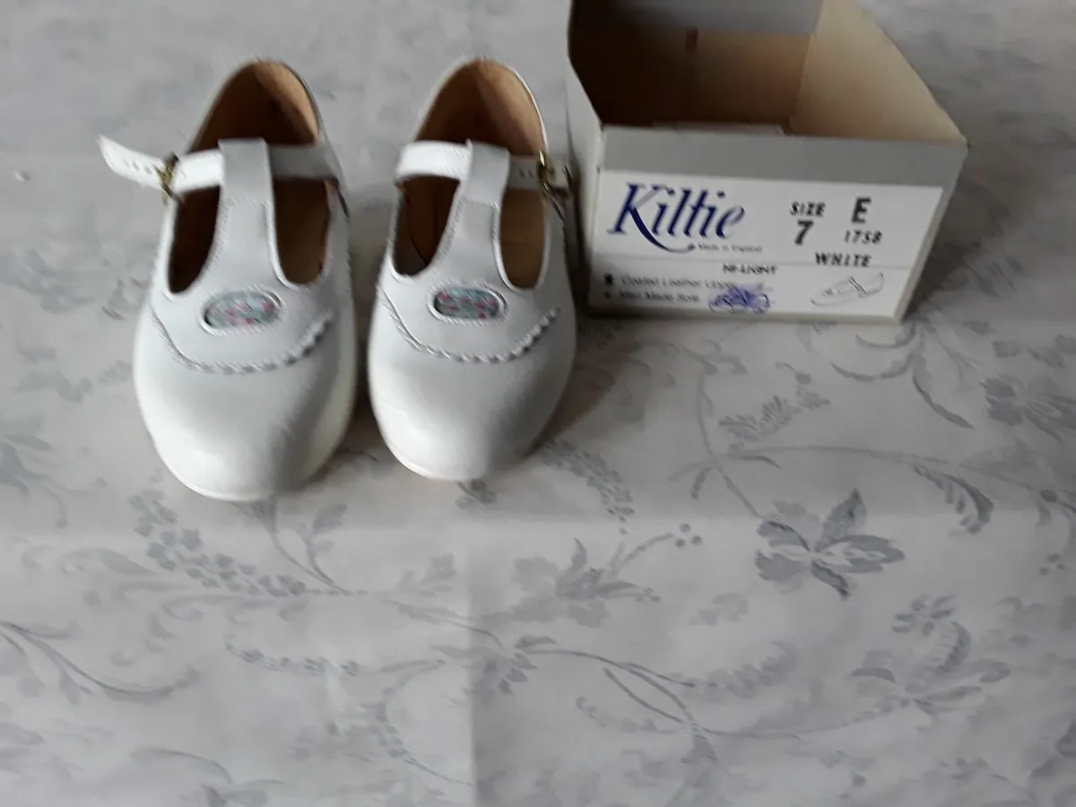 Brand new white leather child shoes - Image 2