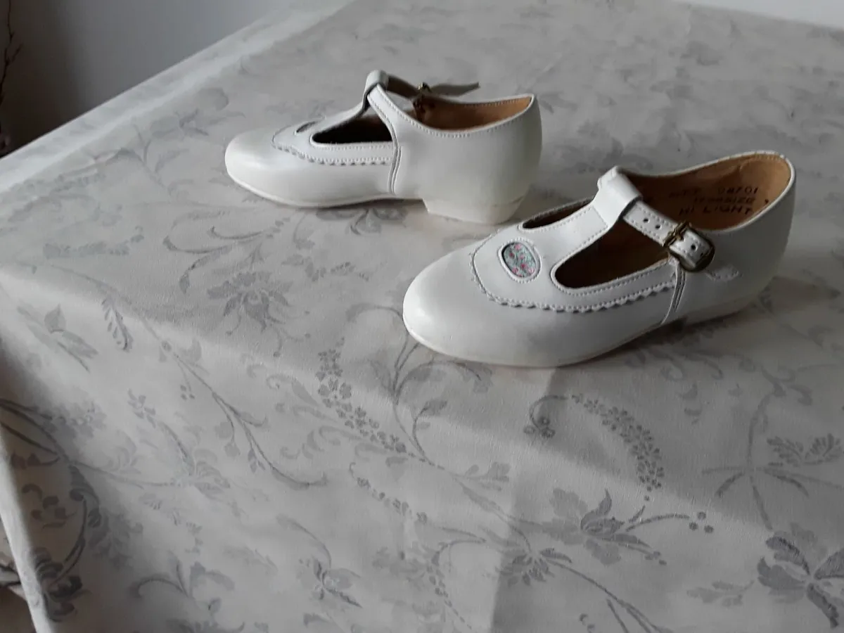 Brand new white leather child shoes - Image 3