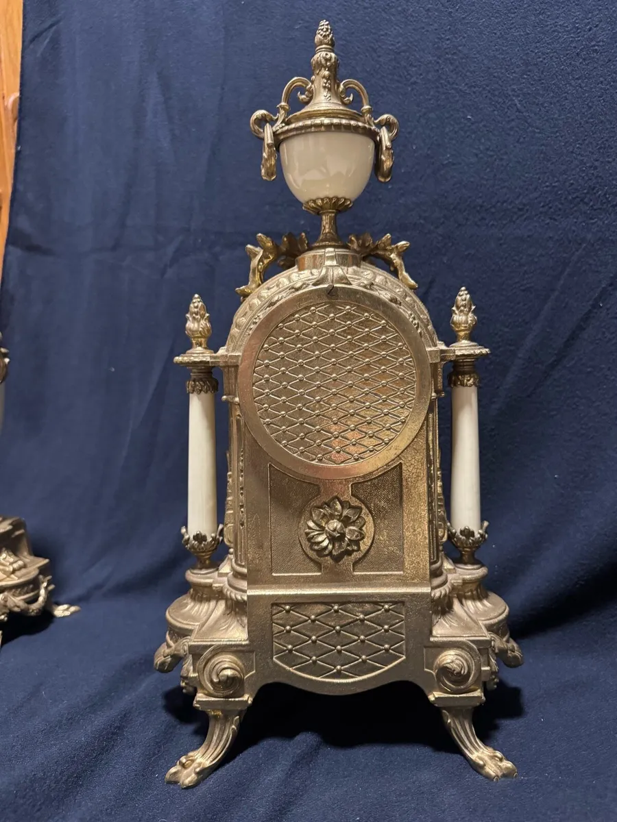 Antique Franz Hermle mantle clock and urns - Image 4