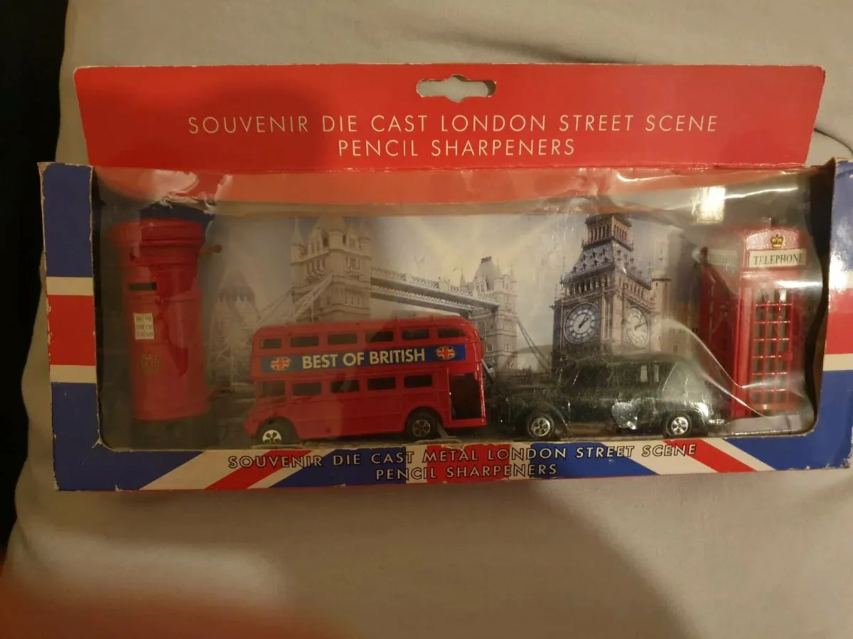 LONDON STREET SECNE DIE.CAST SET - Image 2