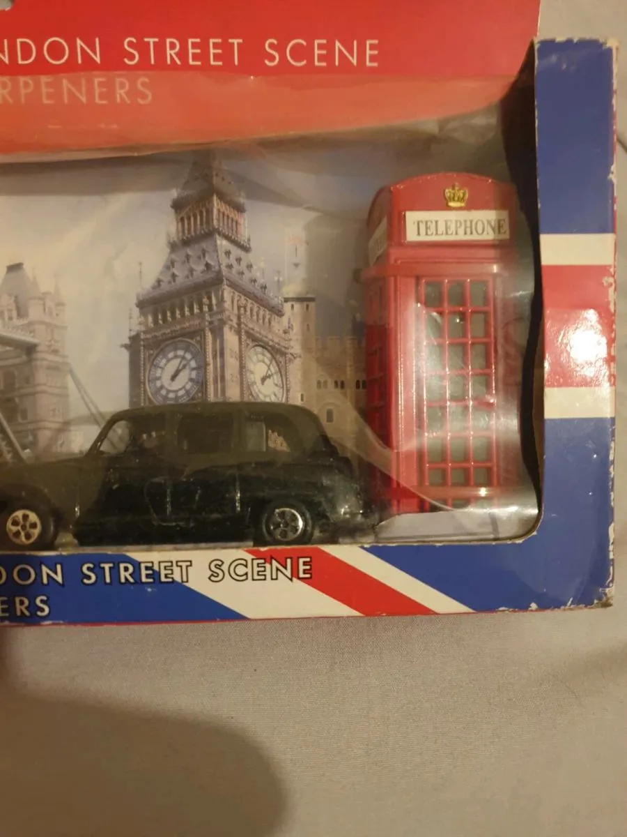 LONDON STREET SECNE DIE.CAST SET - Image 4