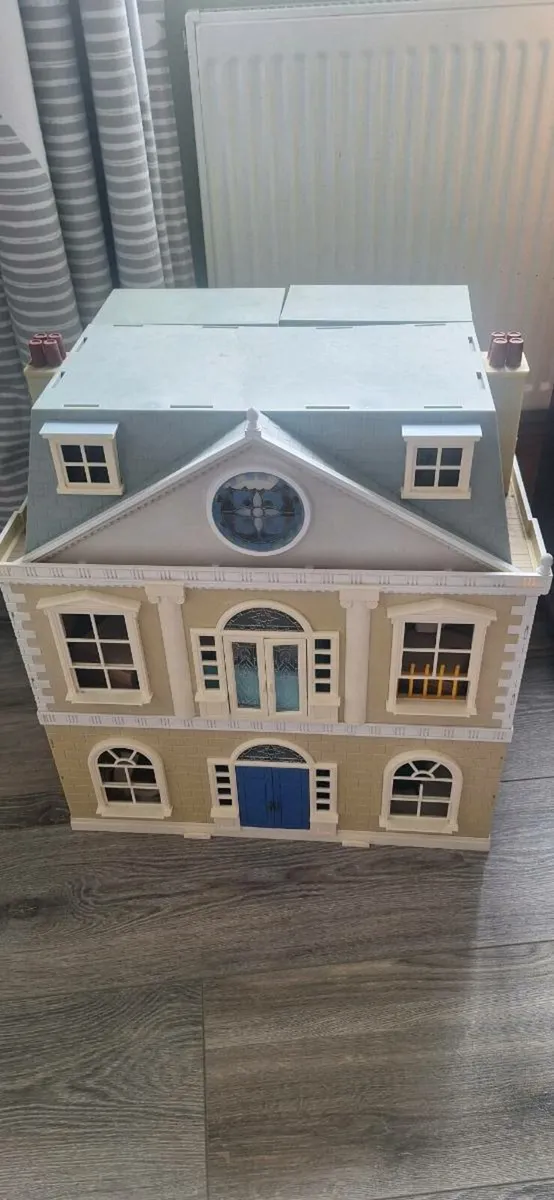 Sylvanian family hotel - Image 1