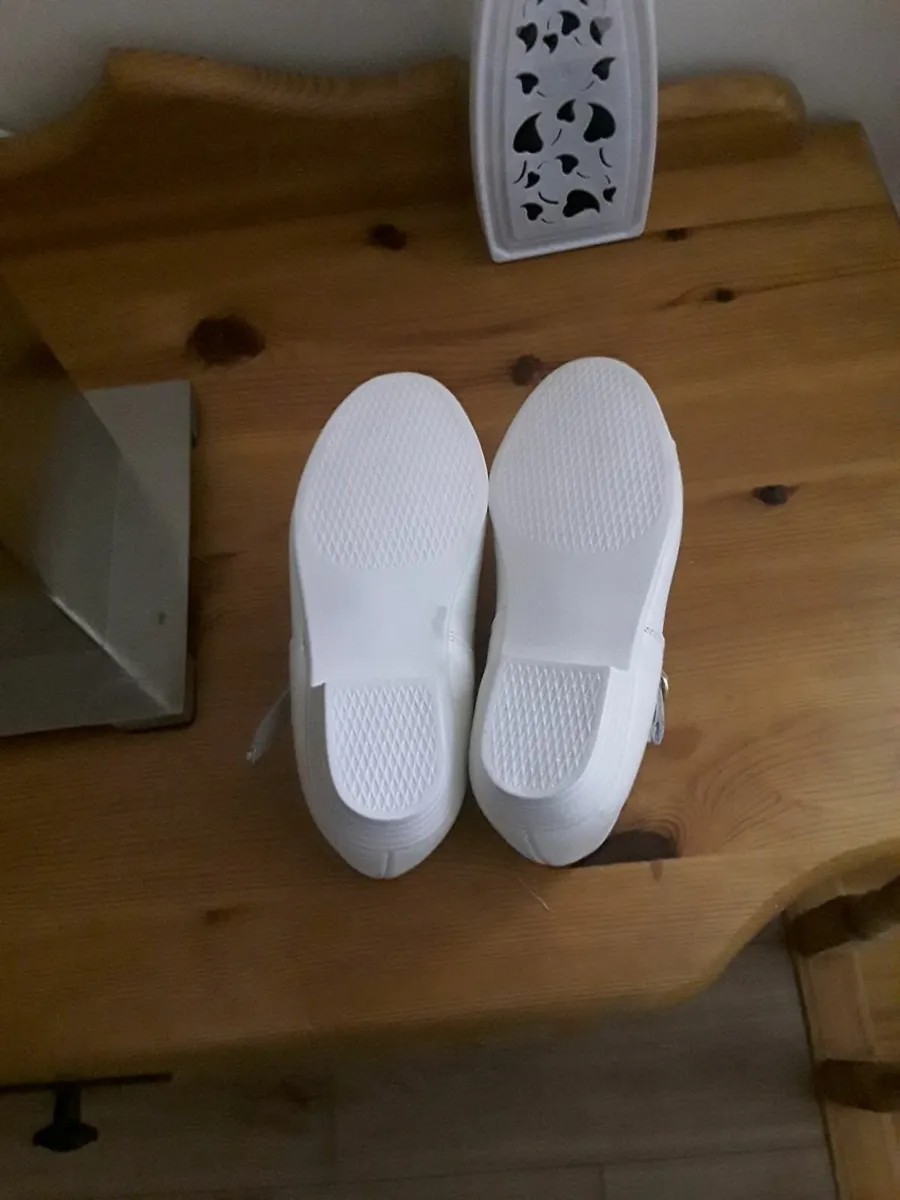 Brand new white leather child shoes - Image 4