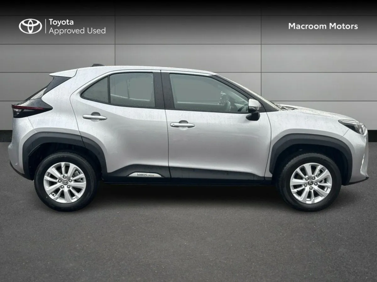 Toyota Yaris Cross YARIS CROSS LUNA - Image 3