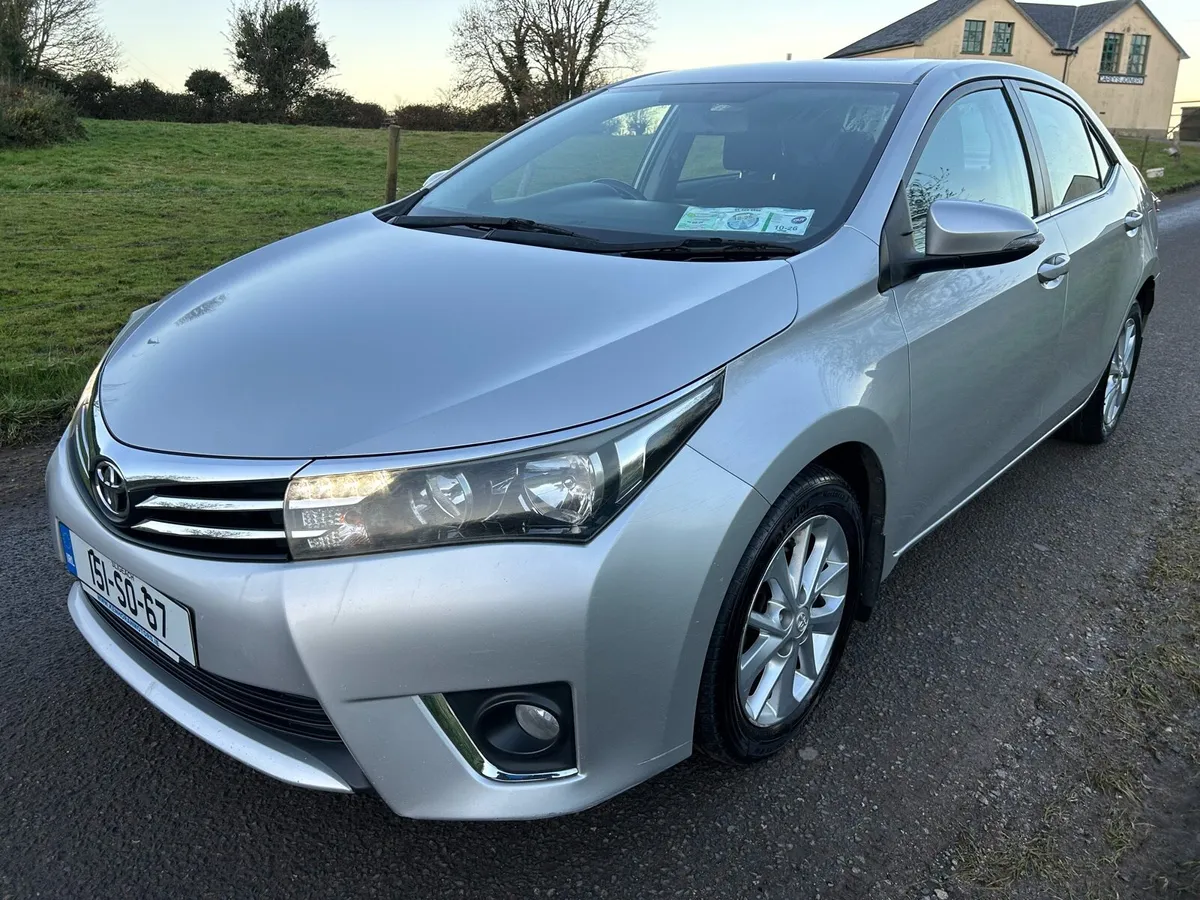Toyota Corolla 2015 Luna - Image 2