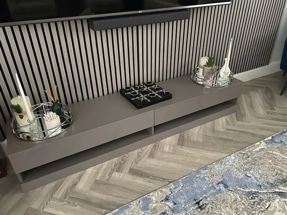 Floating TVCabnet with lights perfect condition - Image 2