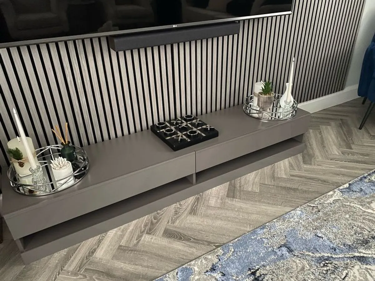 Floating TVCabnet with lights perfect condition - Image 3