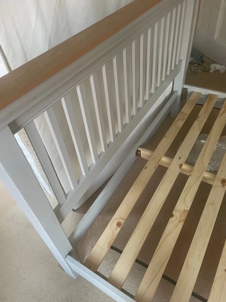 Solid wood queen size bed frame - Image 2