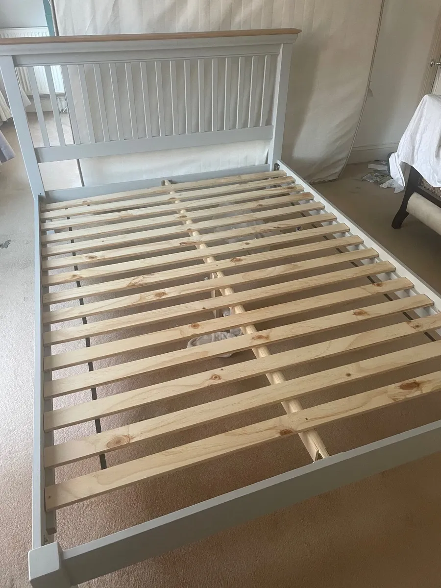 Solid wood queen size bed frame - Image 3