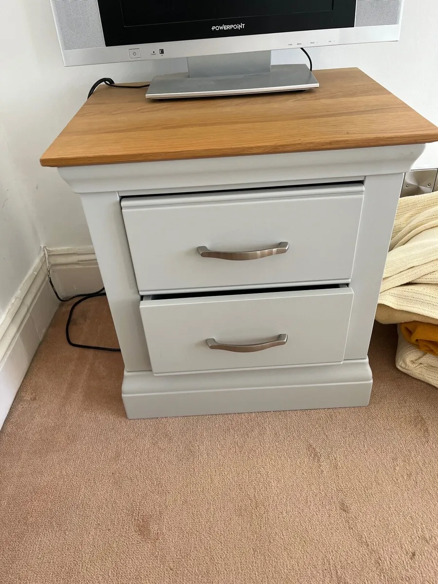 Solid wood queen size bed frame - Image 4